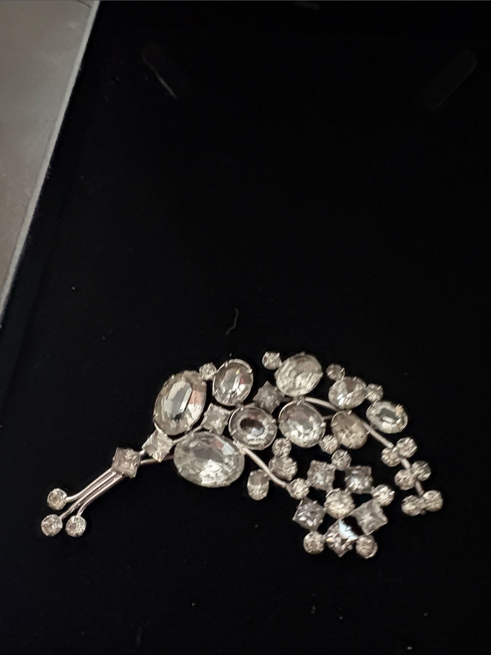 Vintage-Inspired Clear Crystal Silver Brooch - Elegant Sparkle